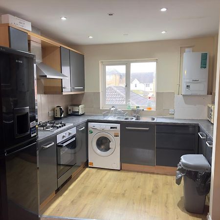 Lovely 2 Bedroom Family Holiday Home Thamesmead  Dış mekan fotoğraf